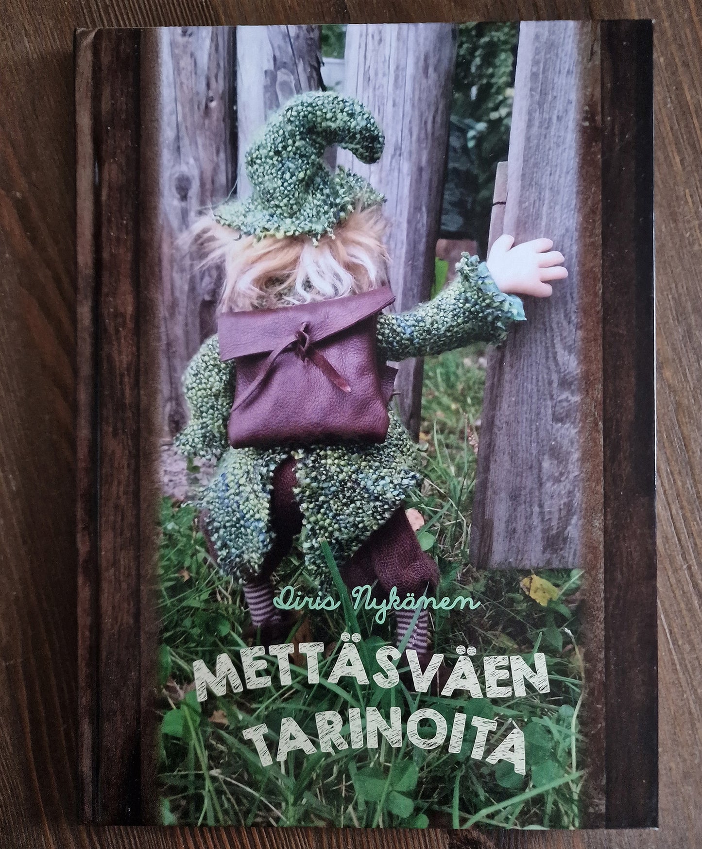 Mettäsväen tarinoita -kirja