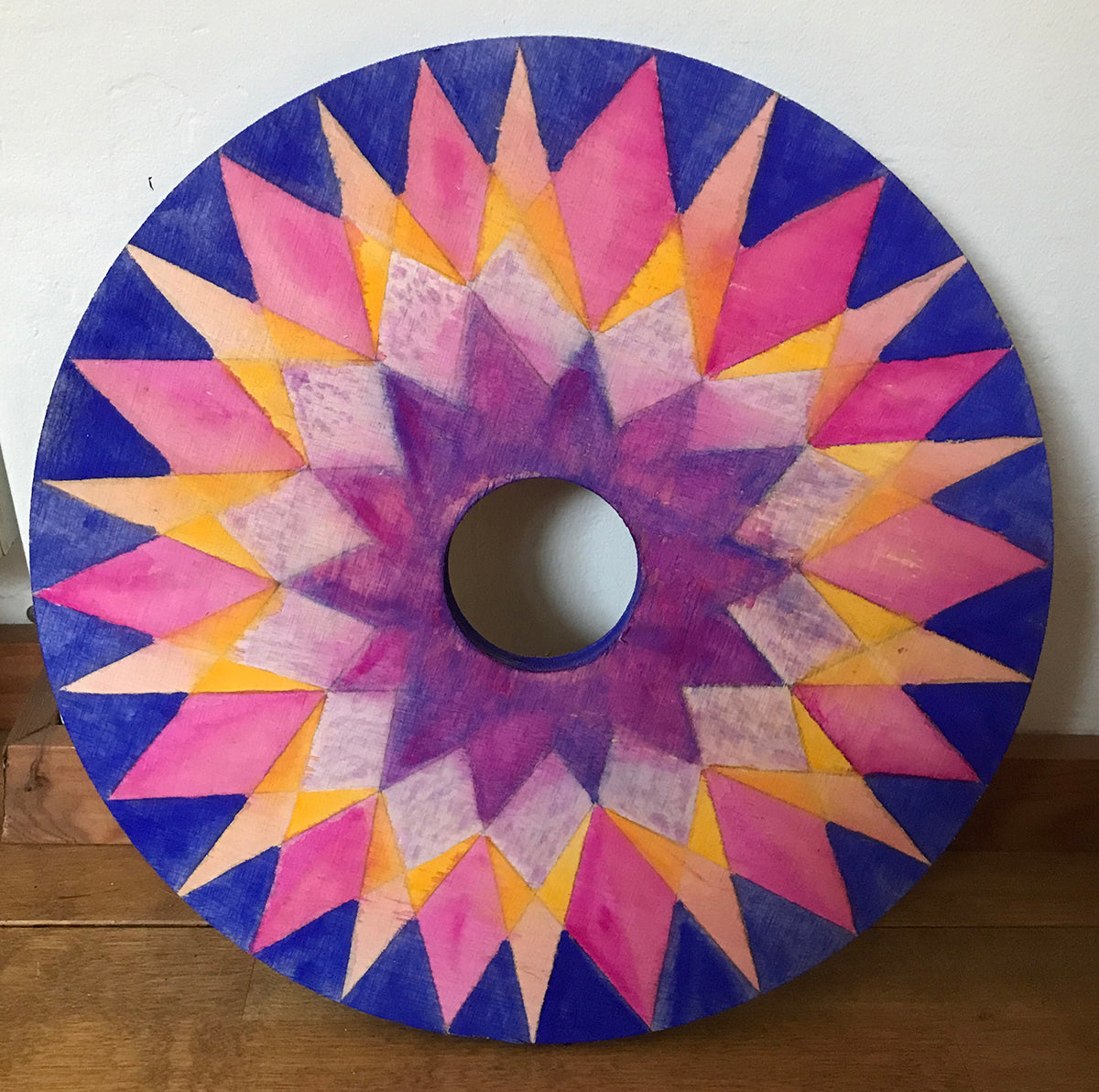 Violetti tähti taivaalla -maalaus